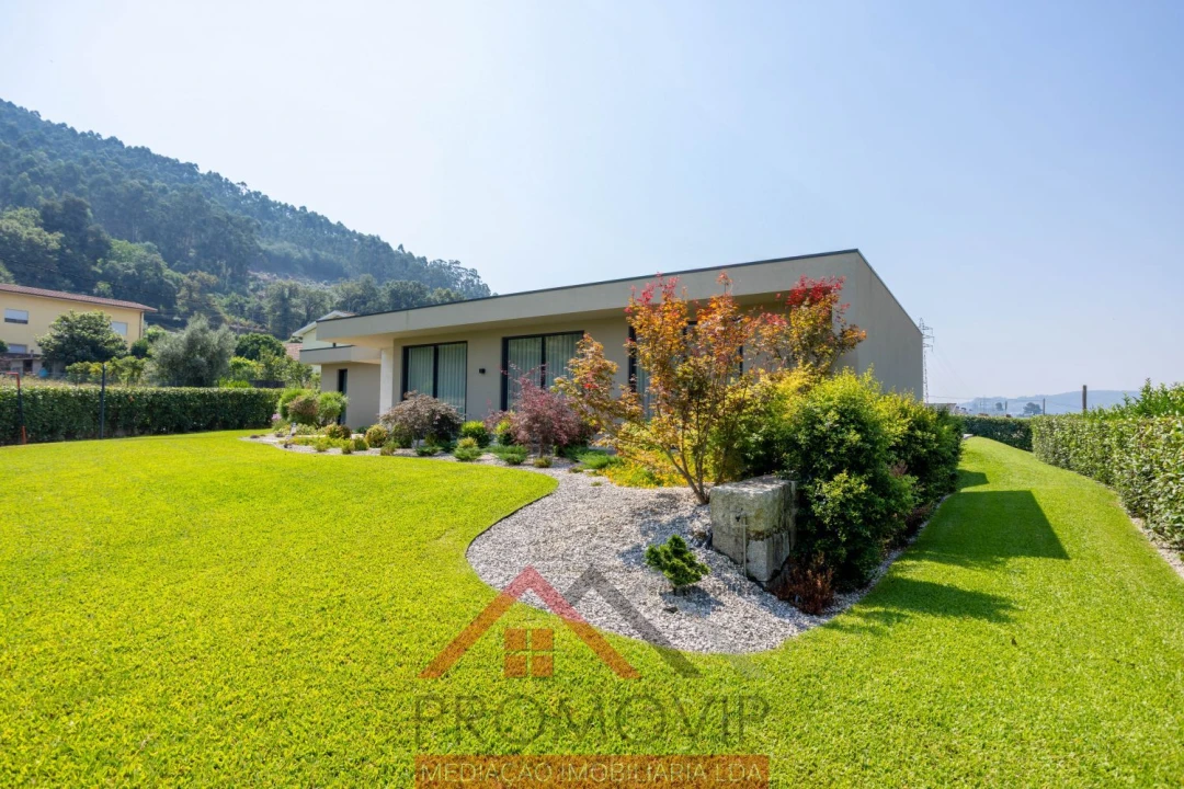 Moradia T3 para Venda em Santo Tirso, Couto (Santa Cristina e São Miguel) e Burgães Foto 9