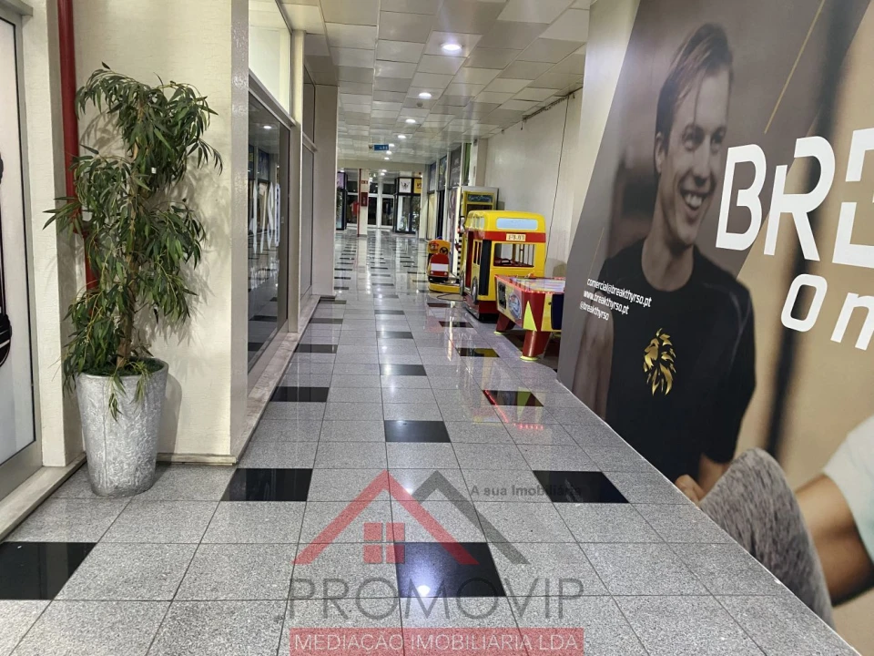 Loja para Arrendamento em Santo Tirso, Couto (Santa Cristina e São Miguel) e Burgães Foto 7
