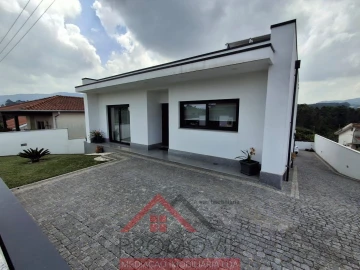 Moradia T3 para Venda em Santo Tirso, Couto (Santa Cristina e São Miguel) e Burgães