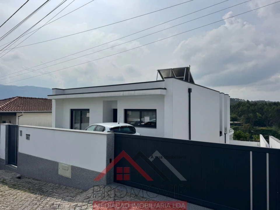 Moradia T3 para Venda em Santo Tirso, Couto (Santa Cristina e São Miguel) e Burgães Foto 1