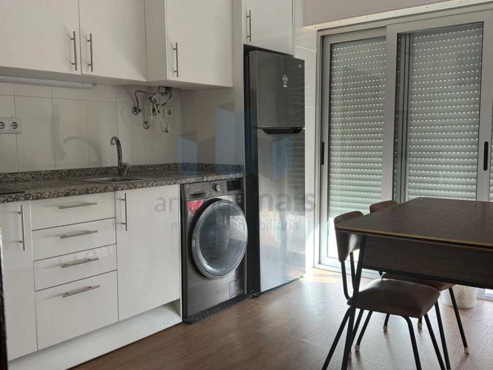 Apartamento T2 para Arrendamento em Sé Nova, Santa Cruz, Almedina e São Bartolomeu Foto 1
