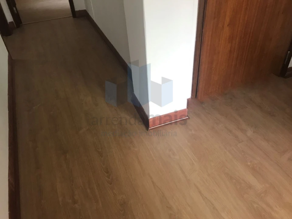Apartamento T2 para Arrendamento em Sé Nova, Santa Cruz, Almedina e São Bartolomeu Foto 5