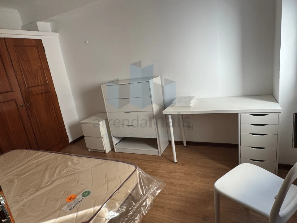 Apartamento T2 para Arrendamento em Sé Nova, Santa Cruz, Almedina e São Bartolomeu Foto 7