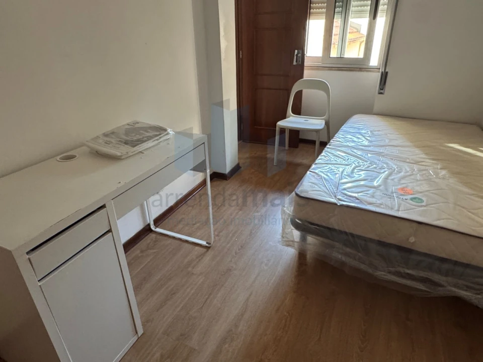 Apartamento T2 para Arrendamento em Sé Nova, Santa Cruz, Almedina e São Bartolomeu Foto 8