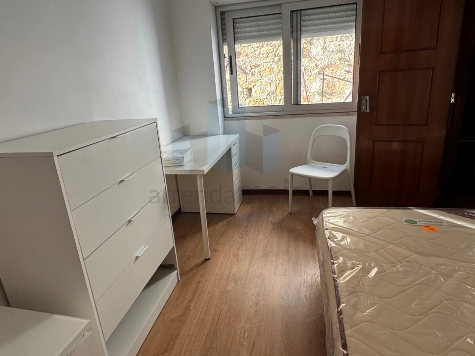 Apartamento T2 para Arrendamento em Sé Nova, Santa Cruz, Almedina e São Bartolomeu Foto 10