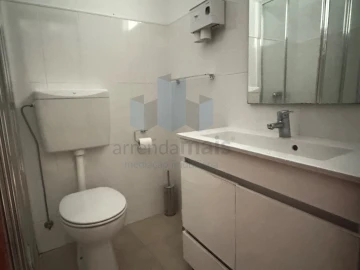 Apartamento T2 para Arrendamento em Sé Nova, Santa Cruz, Almedina e São Bartolomeu