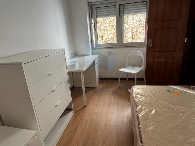 Apartamento T2 para Arrendamento em Sé Nova, Santa Cruz, Almedina e São Bartolomeu Foto 10