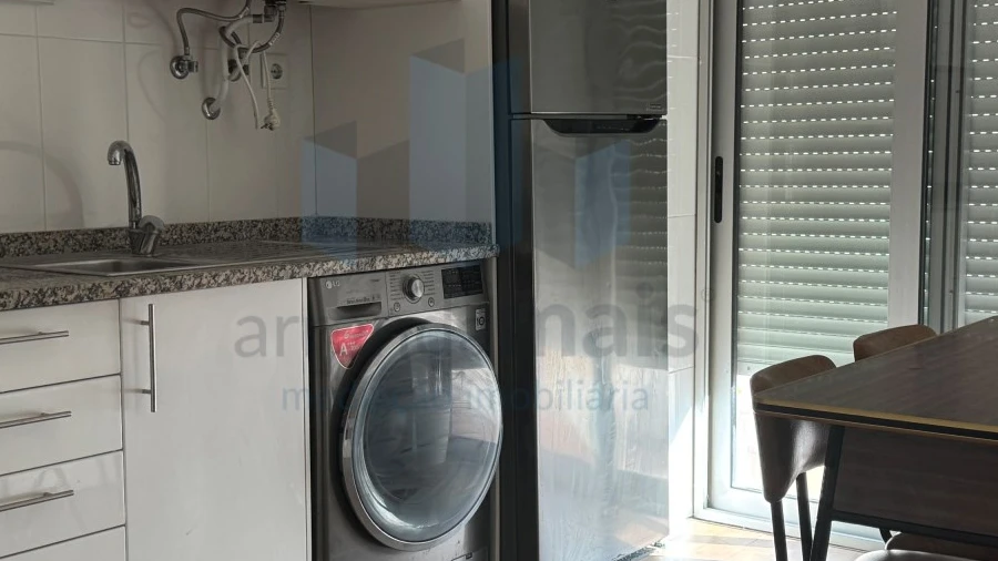 Apartamento T2 para Arrendamento em Sé Nova, Santa Cruz, Almedina e São Bartolomeu