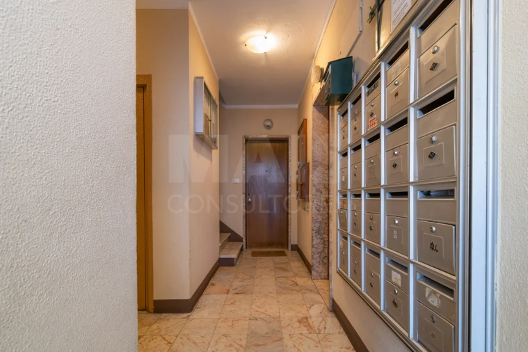 Apartamento T2 para Venda em Águas Livres Foto 12