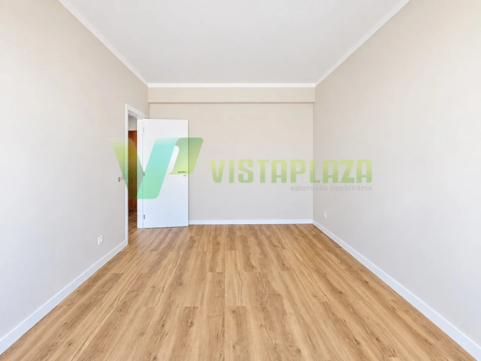 Apartamento T2 para Venda em Portimão Foto 9