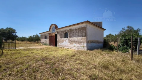 Armazém para Venda em São Miguel de Machede