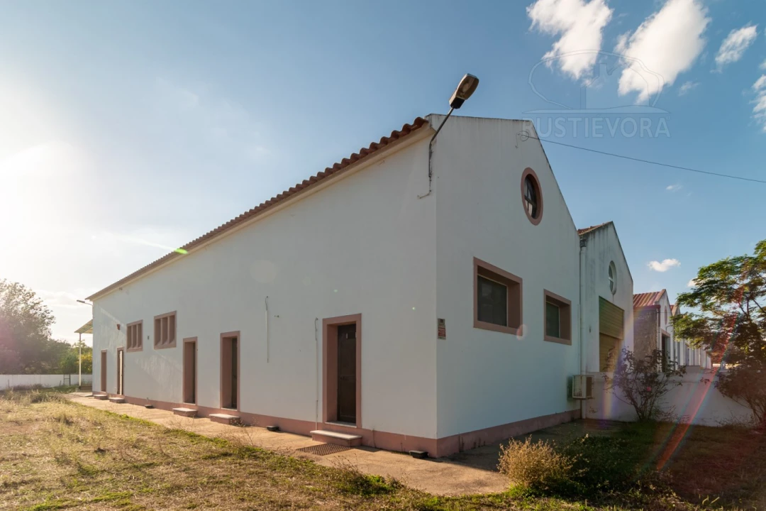 Armazém para Arrendamento em Nossa Senhora da Tourega e Nossa Senhora de Guadalupe Foto 3