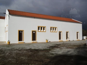 Armazém para Arrendamento em Nossa Senhora da Tourega e Nossa Senhora de Guadalupe