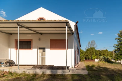 Armazém para Arrendamento em Nossa Senhora da Tourega e Nossa Senhora de Guadalupe