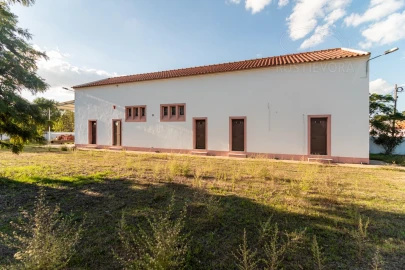 Armazém para Arrendamento em Nossa Senhora da Tourega e Nossa Senhora de Guadalupe