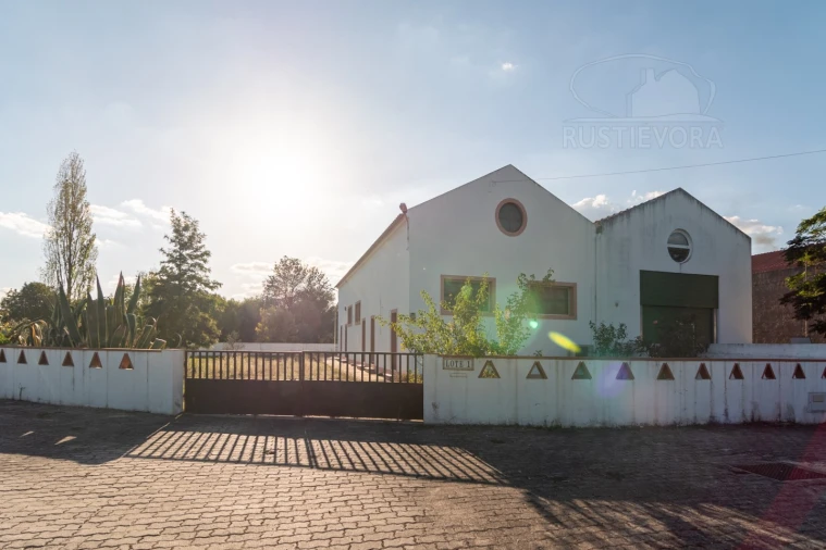 Armazém para Arrendamento em Nossa Senhora da Tourega e Nossa Senhora de Guadalupe Foto 2