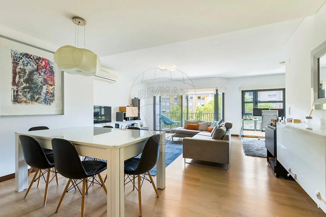 Apartamento T3 para Arrendamento em Lumiar Foto 1