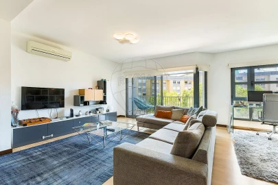 Apartamento T3 para Arrendamento em Lumiar