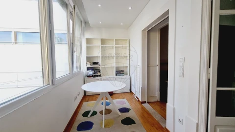 Apartamento T3 para Arrendamento em Areeiro