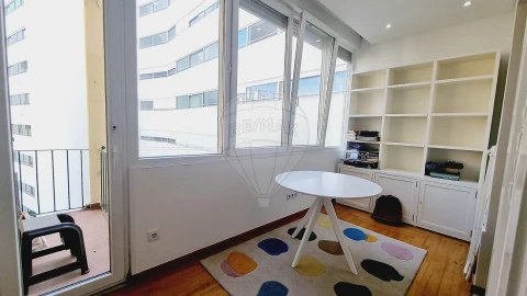 Apartamento T3 para Arrendamento em Areeiro