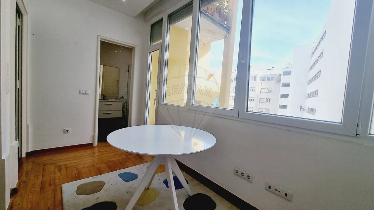 Apartamento T3 para Arrendamento em Areeiro Foto 3