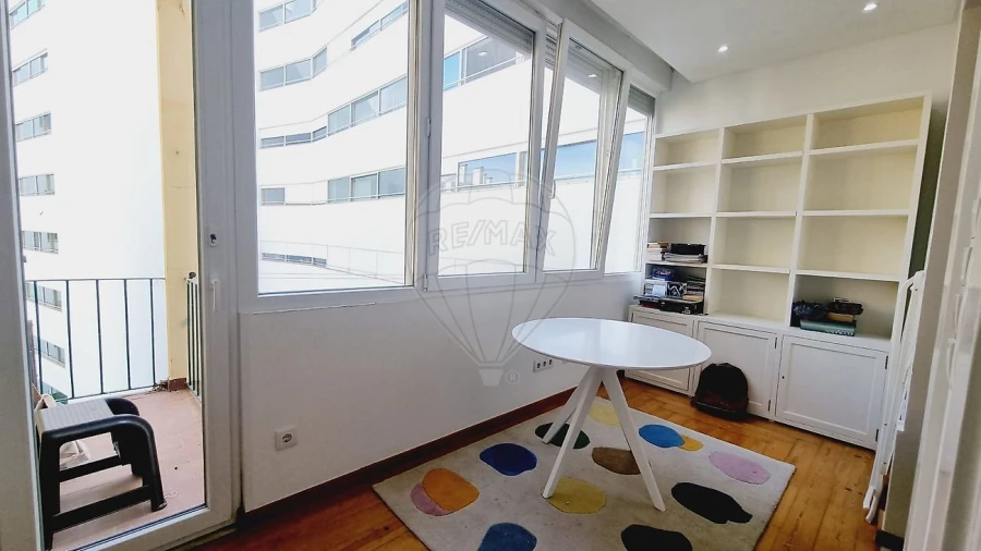 Apartamento T3 para Arrendamento em Areeiro Foto 6