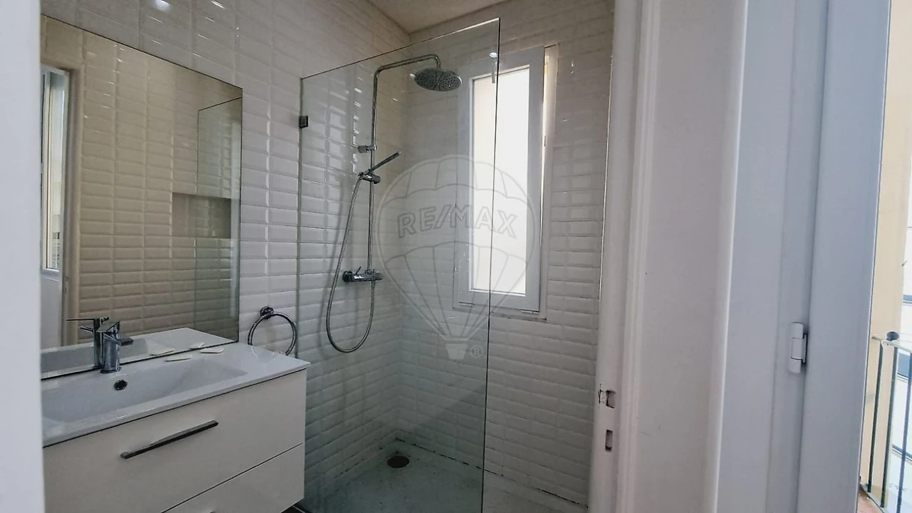 Apartamento T3 para Arrendamento em Areeiro Foto 2