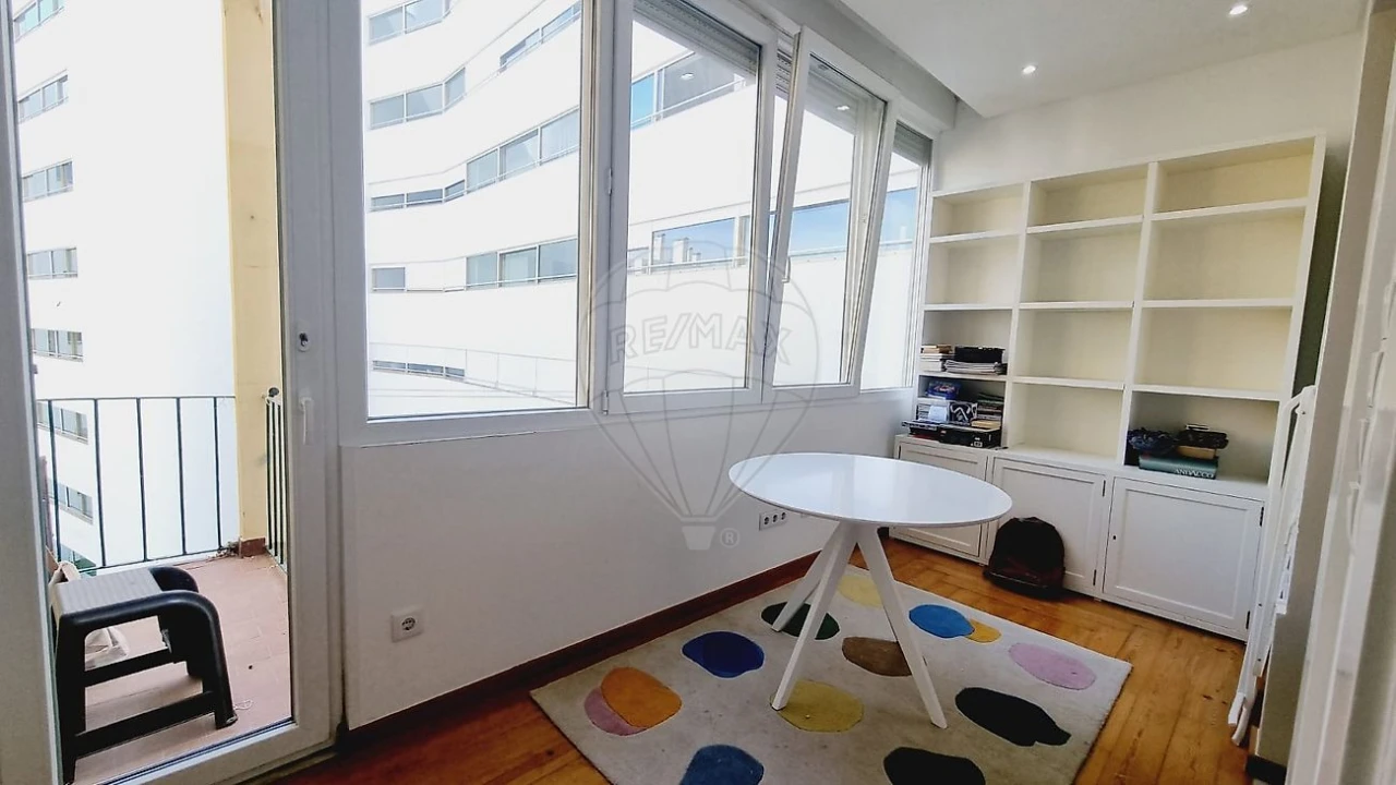 Apartamento T3 para Arrendamento em Areeiro Foto 6