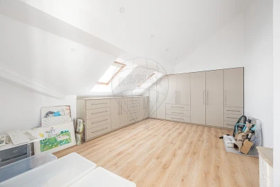 Apartamento T3 para Venda em Carcavelos e Parede