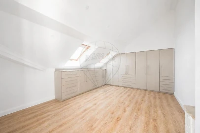 Apartamento T3 para Venda em Carcavelos e Parede