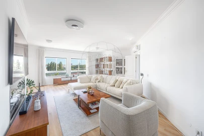 Apartamento T3 para Venda em Carcavelos e Parede