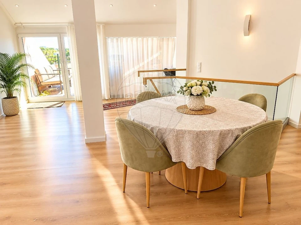 Apartamento T3 para Venda em Carcavelos e Parede Foto 2