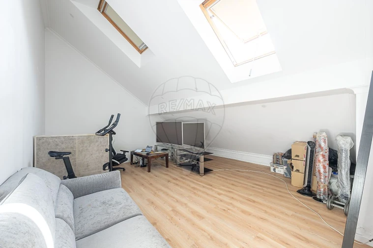 Apartamento T3 para Venda em Carcavelos e Parede Foto 19