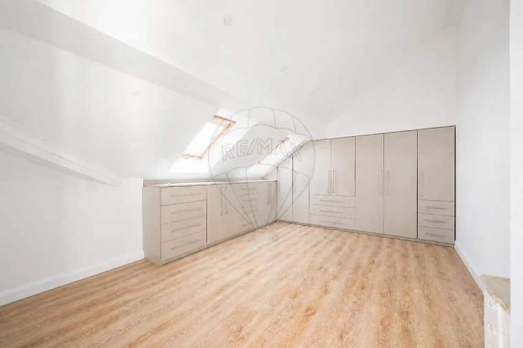 Apartamento T3 para Venda em Carcavelos e Parede Foto 3
