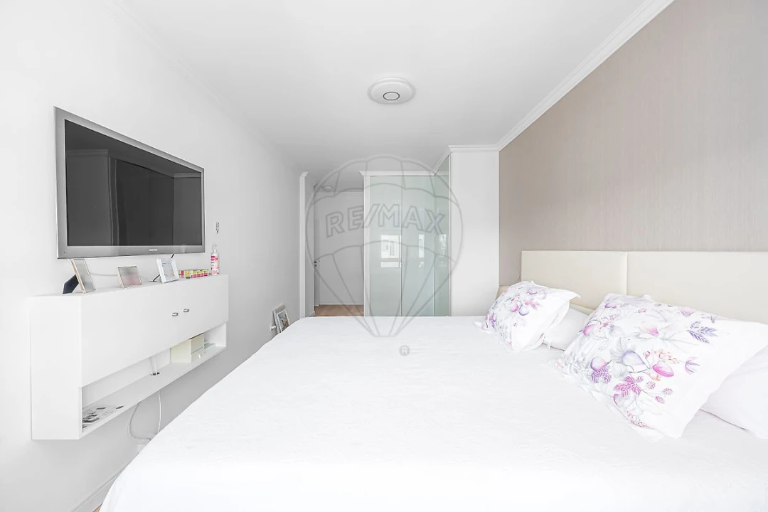 Apartamento T3 para Venda em Carcavelos e Parede Foto 8