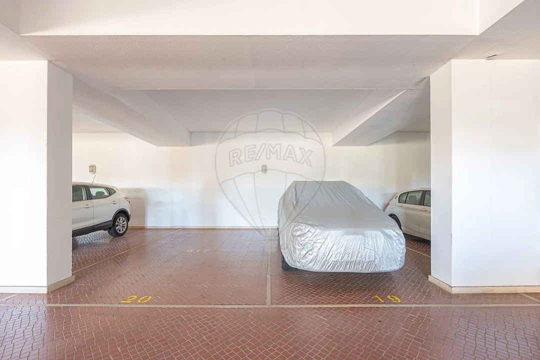 Apartamento T3 para Venda em Carcavelos e Parede Foto 22