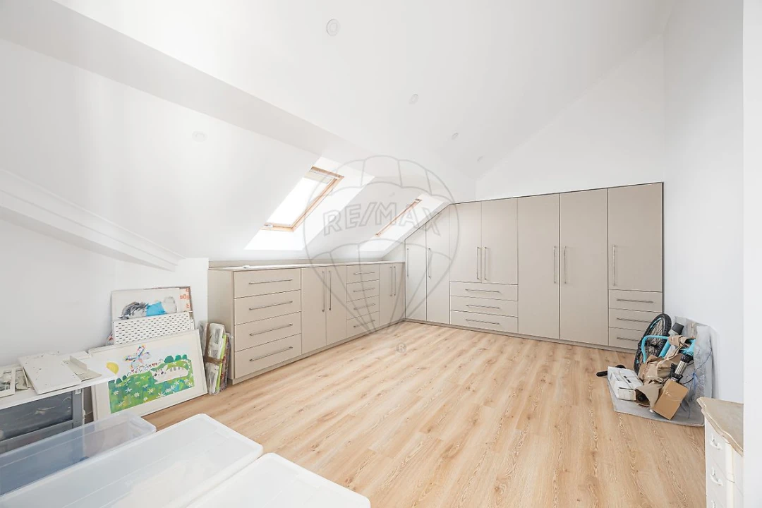 Apartamento T3 para Venda em Carcavelos e Parede Foto 11