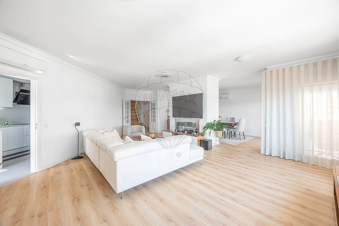 Apartamento T3 para Venda em Carcavelos e Parede Foto 4