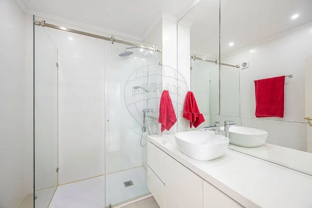 Apartamento T3 para Venda em Carcavelos e Parede Foto 1
