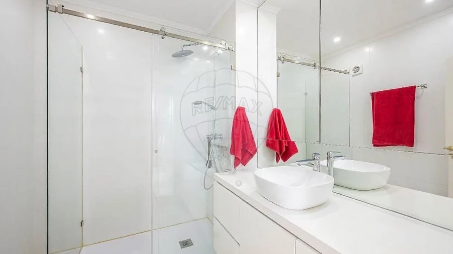 Apartamento T3 para Venda em Carcavelos e Parede
