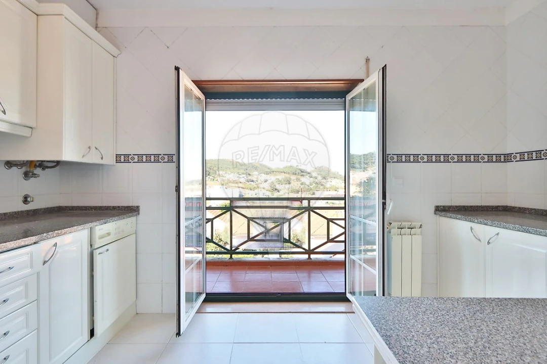 Apartamento T2 para Venda em Venda do Pinheiro e Santo Estêvão das Galés Foto 8