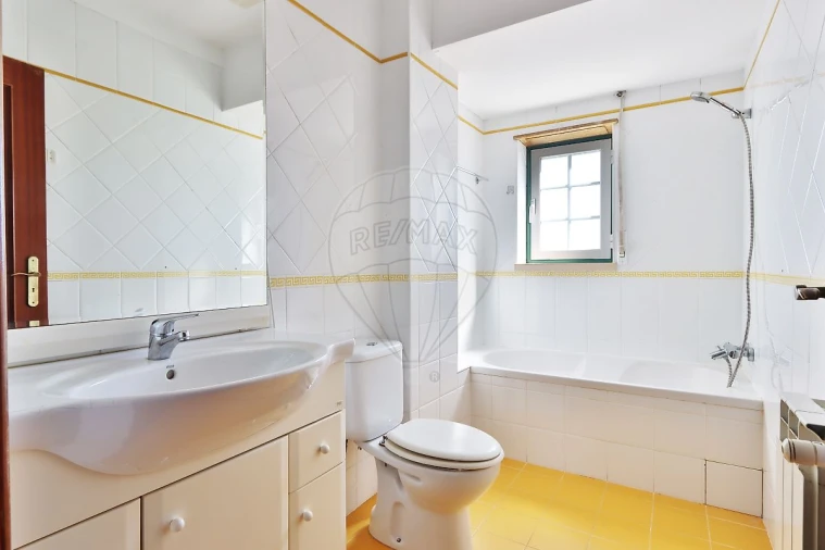 Apartamento T2 para Venda em Venda do Pinheiro e Santo Estêvão das Galés Foto 2