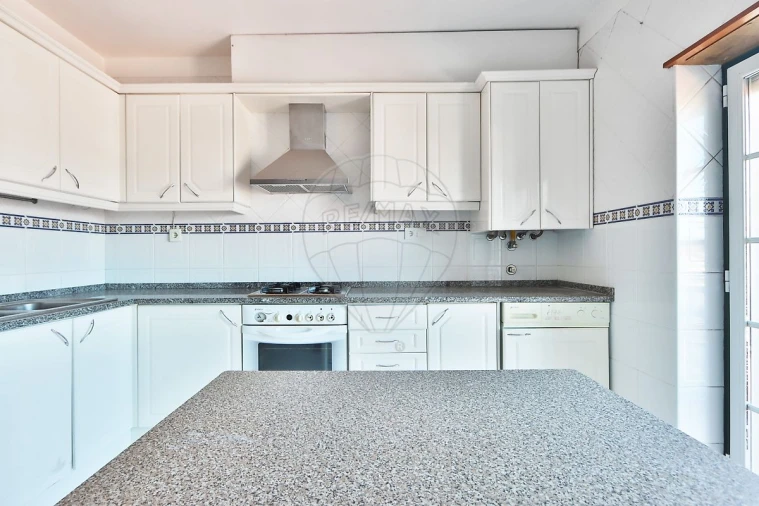 Apartamento T2 para Venda em Venda do Pinheiro e Santo Estêvão das Galés Foto 16
