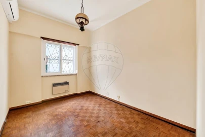 Apartamento T2 para Arrendamento em Benfica