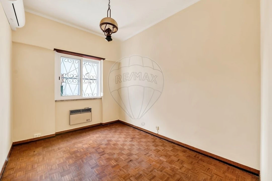Apartamento T2 para Arrendamento em Benfica Foto 1
