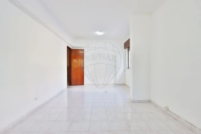 Apartamento T2 para Venda em Agualva e Mira-Sintra