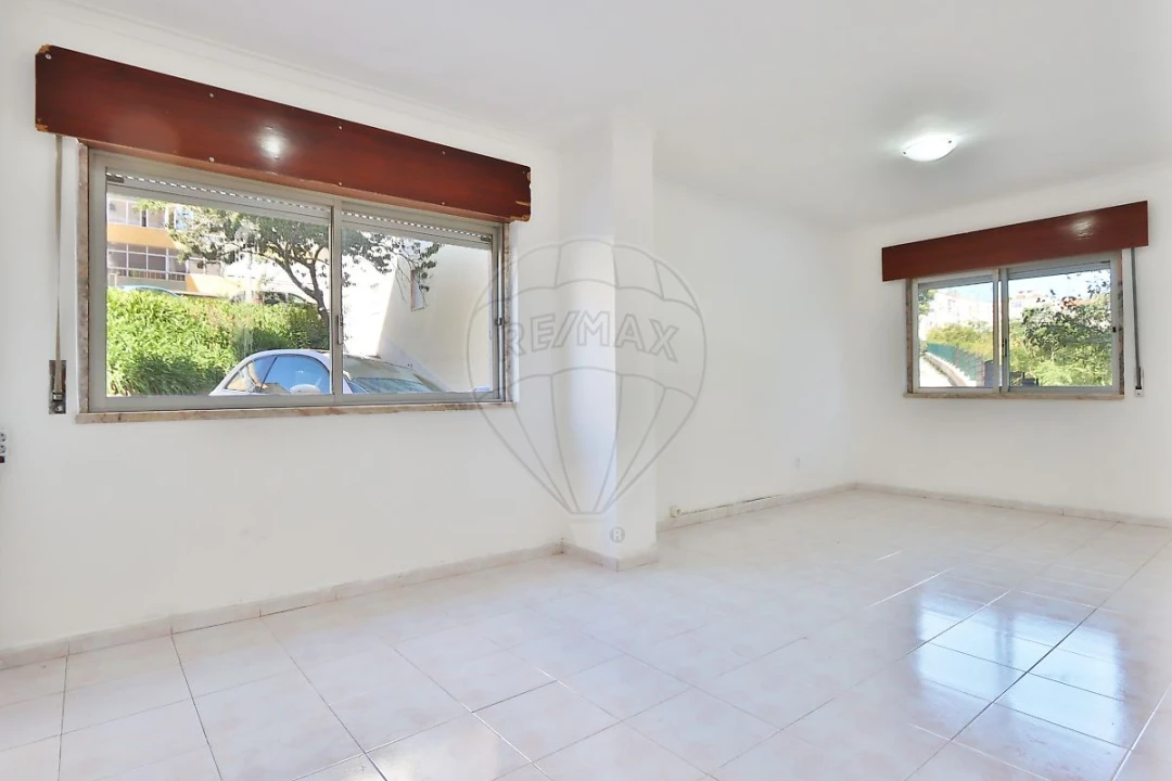 Apartamento T2 para Venda em Agualva e Mira-Sintra Foto 3