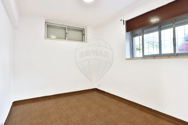 Apartamento T2 para Venda em Agualva e Mira-Sintra Foto 8