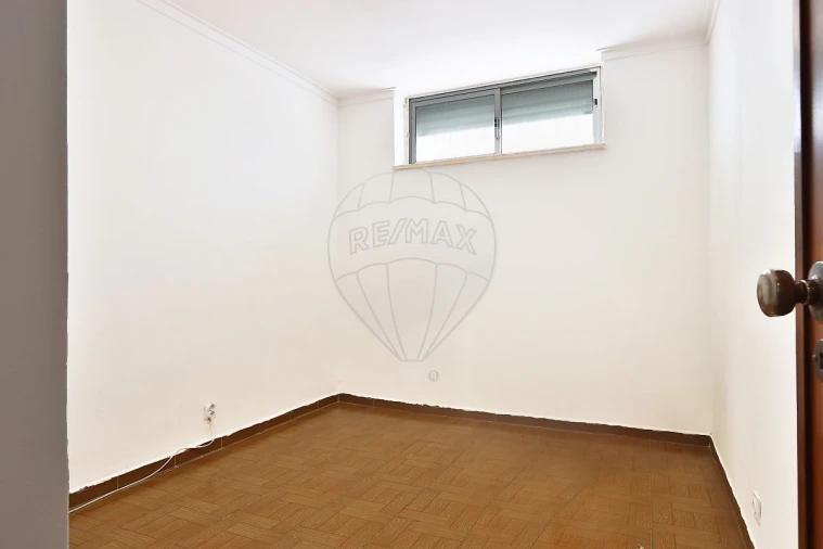 Apartamento T2 para Venda em Agualva e Mira-Sintra Foto 10
