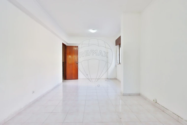 Apartamento T2 para Venda em Agualva e Mira-Sintra Foto 2